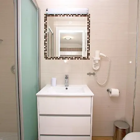 Aparthotel Maslina Iii *